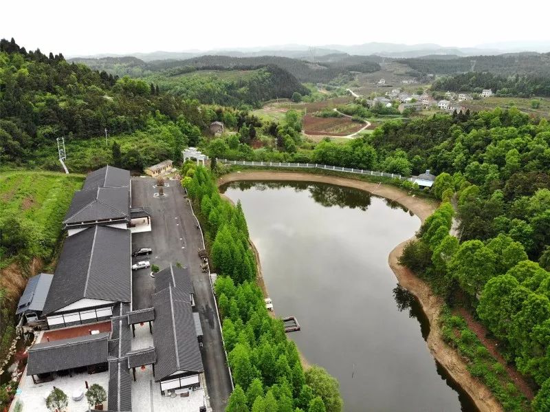 蜘蛛洞位於夷陵區官莊村三組,佔地面積200畝,擁有特色水果示範園120畝