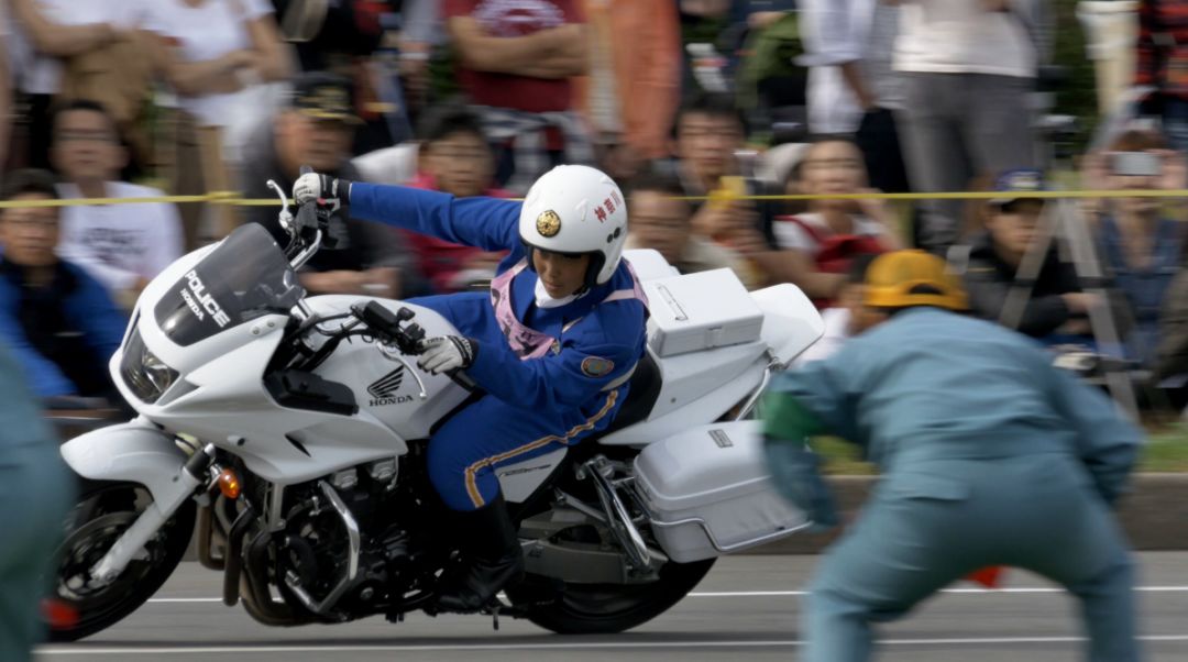 日本骑警考试图片