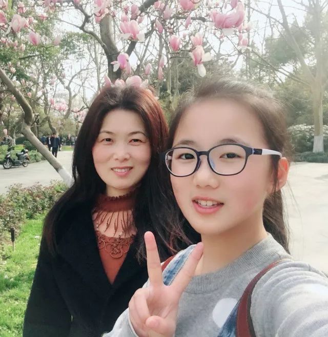 七2班梁钰秀妈妈黄丽君八2班胡梦妮妈妈黄苏招以下家长朋友的事迹同样