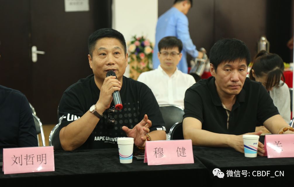 图:中国传统文化促进会舞蹈艺术委员会(ccdc)秘书长穆健发言会议氛围