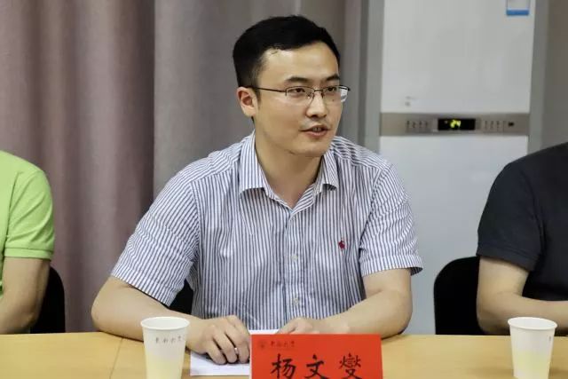 校团委副书记杨文燮宣读决定随后,校党委副书记,纪委书记任利剑为东南