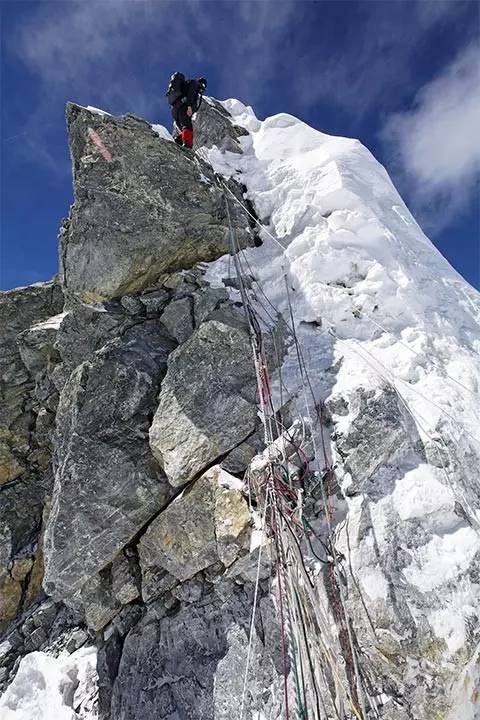 登上世界最高峰珠穆朗玛峰究竟会看到什么