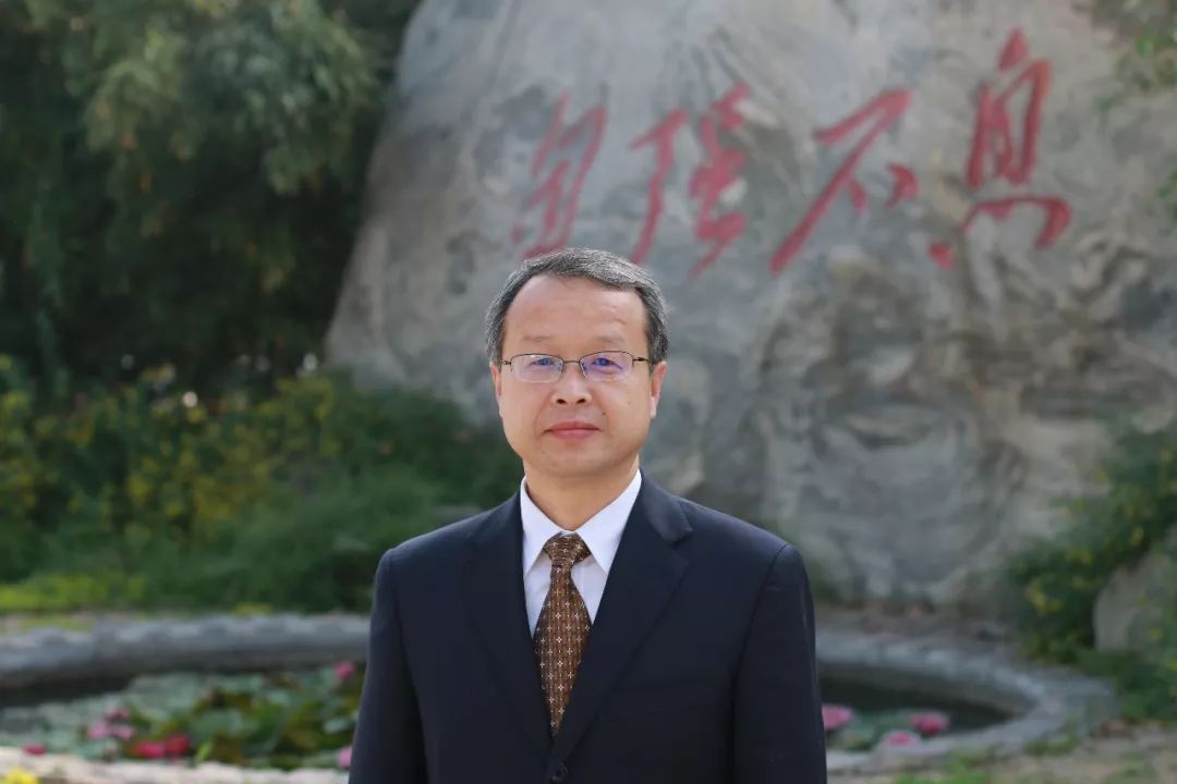 樊云峰,化学高级教师有极为丰富的班级管理和育人经验