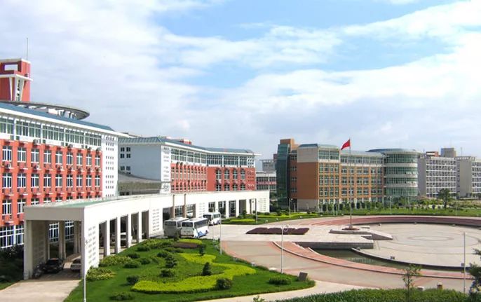 黎明职业大学黎明职业大学是福建省泉州市人民政府举办的公办全日制