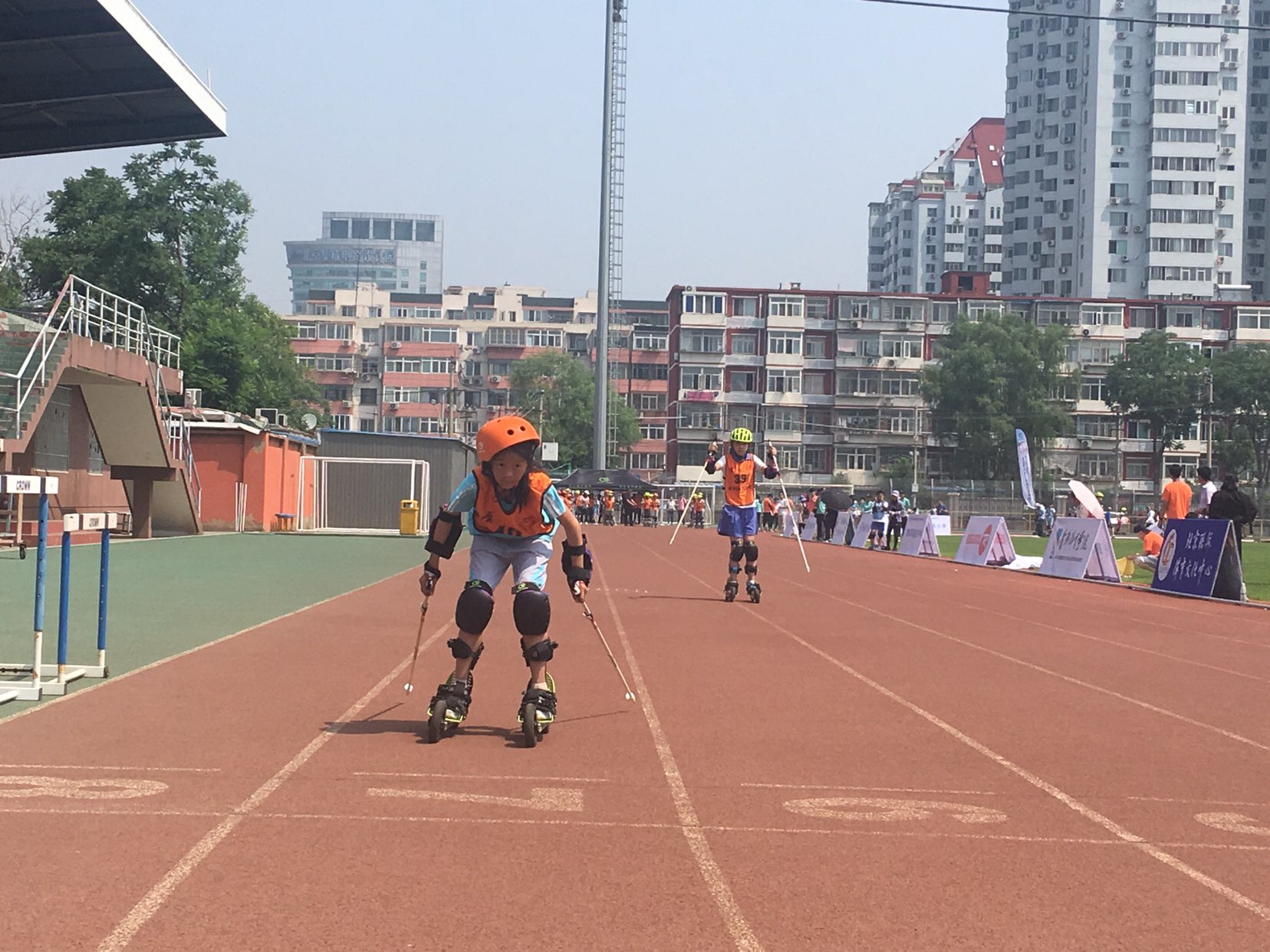 举办的2018年全国中学生越野滑轮锦标赛暨小学生越野滑轮夏令营比赛