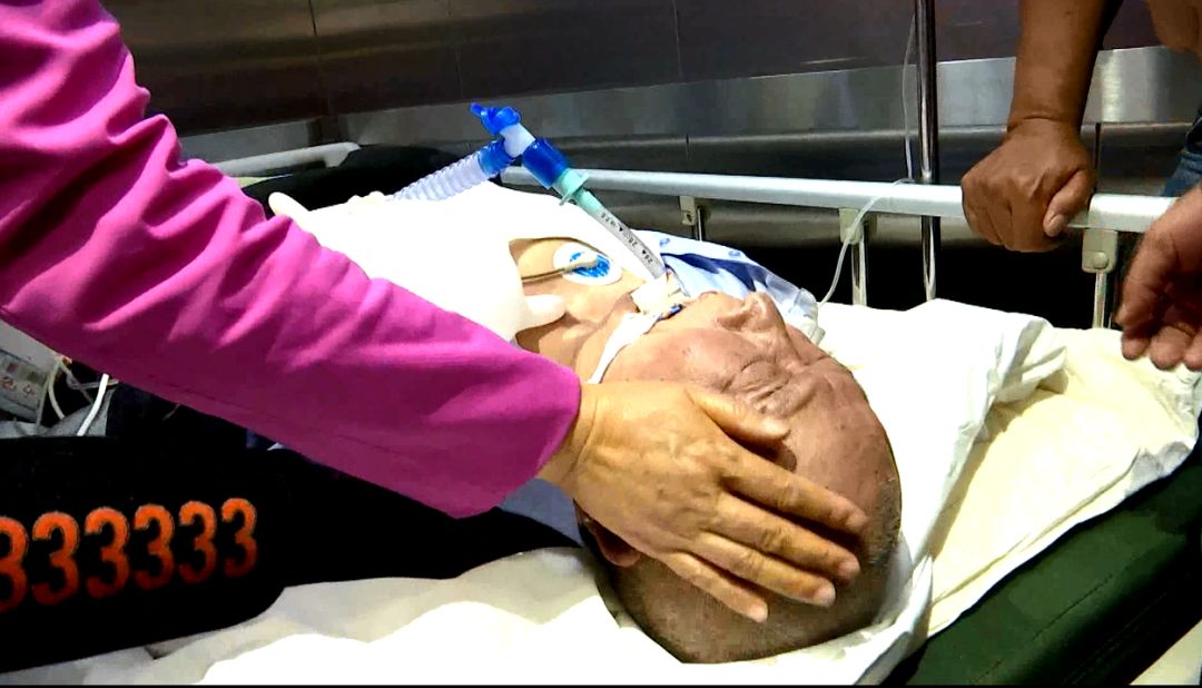 95岁老人突发脑梗意识丧失呼吸不畅命悬一线他将面临