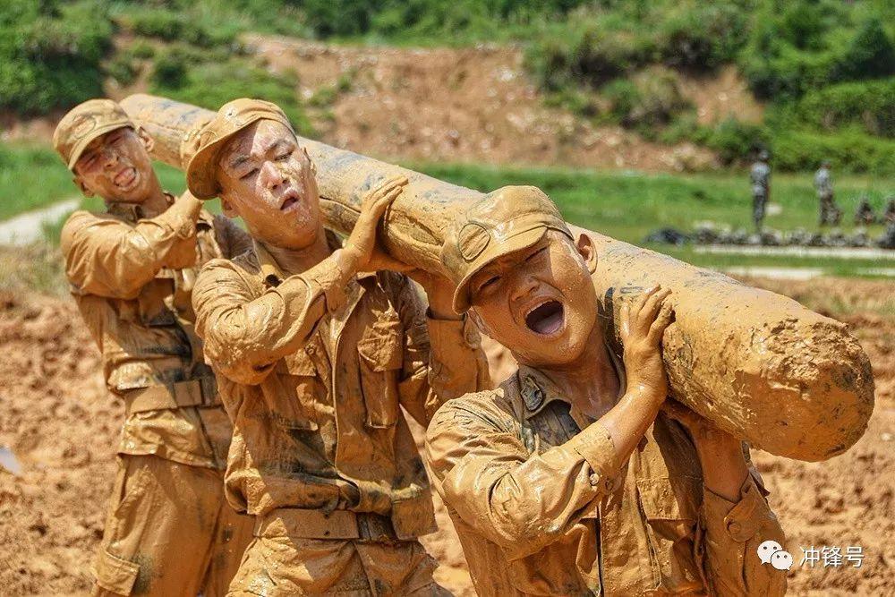 養兵千日用兵一時再苦再累也能咬牙堅持他們腦子裡永遠有任務眼睛裡