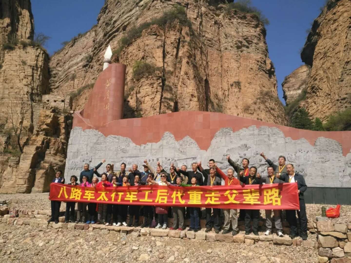 今年4月20日,一股自駕車流徐徐淌進太行山脈黎城縣水窯山前太行門廣場