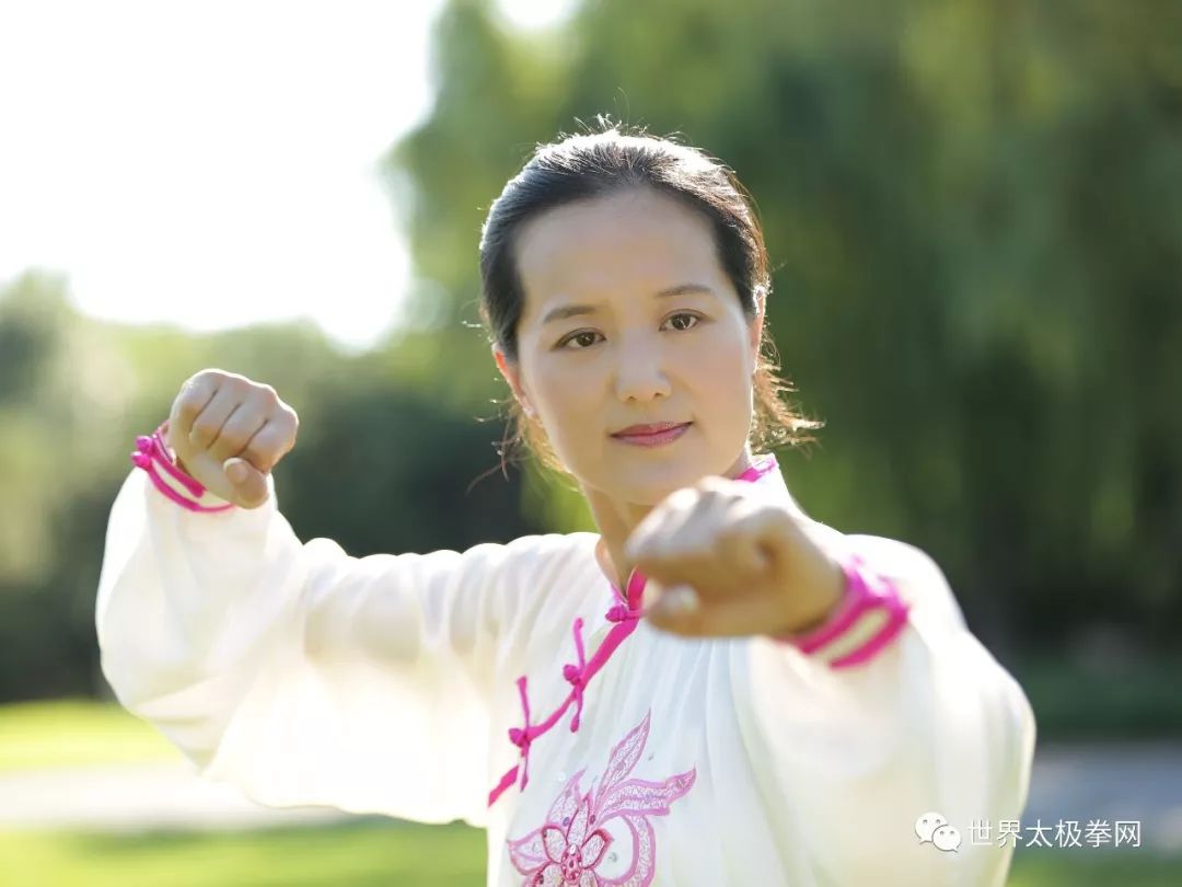 著名世界太极拳冠军吴阿敏将在南国都市深圳,举办太极拳,太极扇讲习