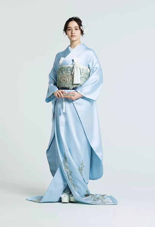 当日本和服遇上西式婚纱两种形式的碰撞与融合真的太美啦