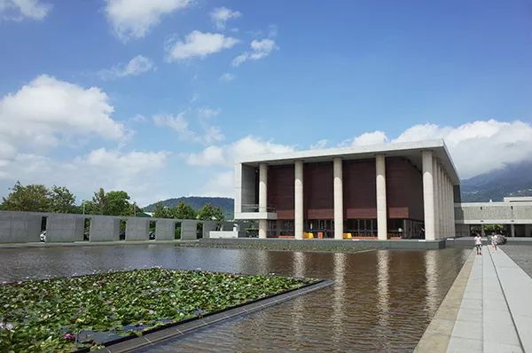 法鼓山農禪寺新建築設計於2006年,建成於2012年.