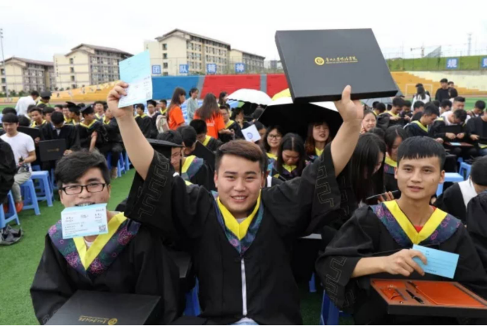 又是一年畢業季,快來圍觀貴州大學明德學院暖心的畢業典禮