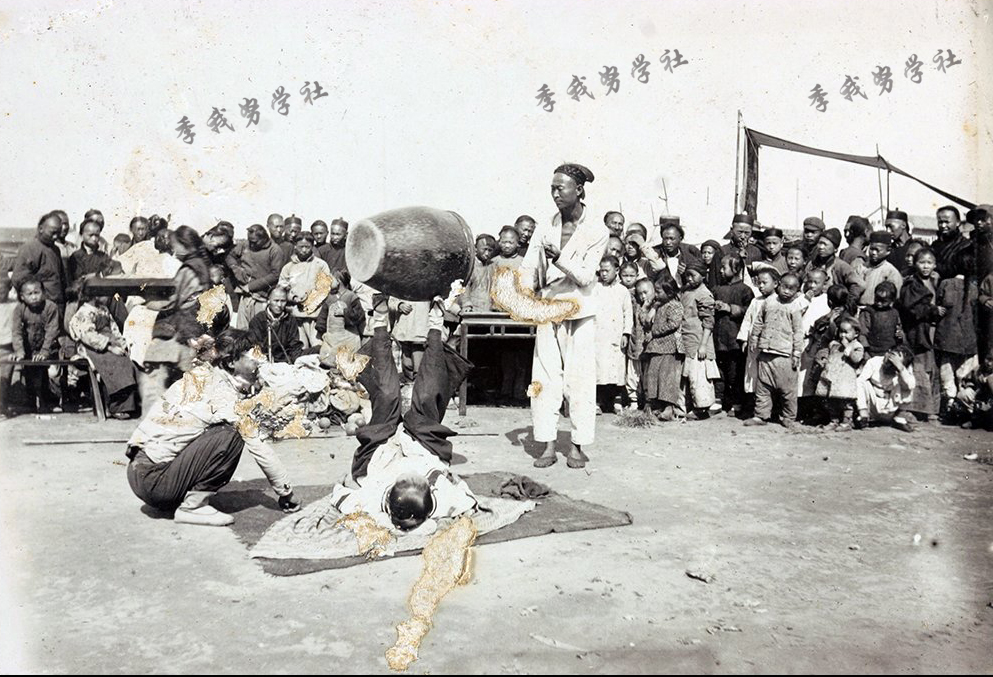 1902年的上海滩:街头小贩,杂耍艺人和百姓劳作的场景 珍贵组图