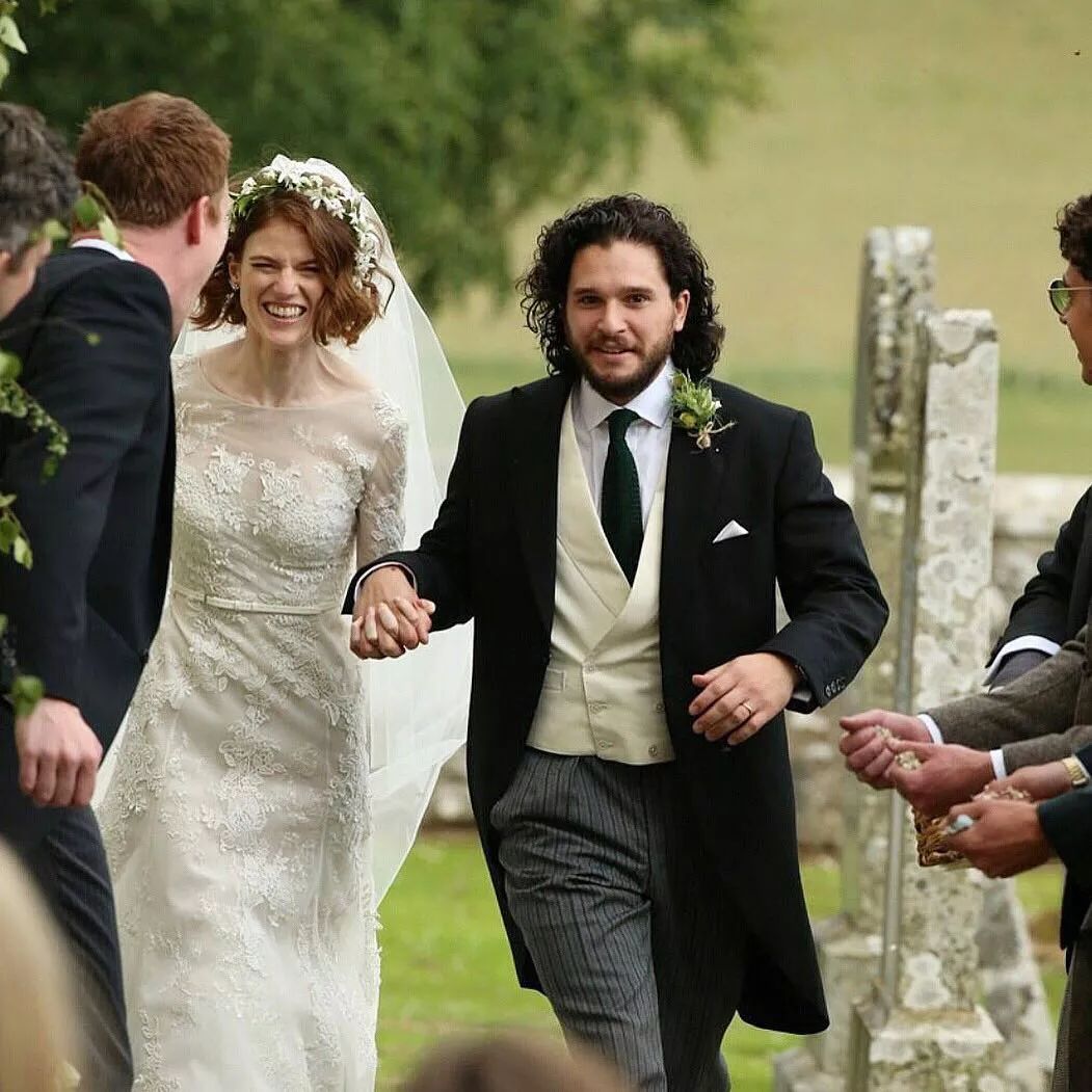 《权力的游戏》囧·雪诺(kit harington)和耶哥蕊特(rose leslie)结婚