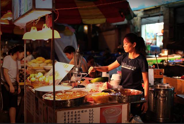 真实夜市小吃摊照片图片