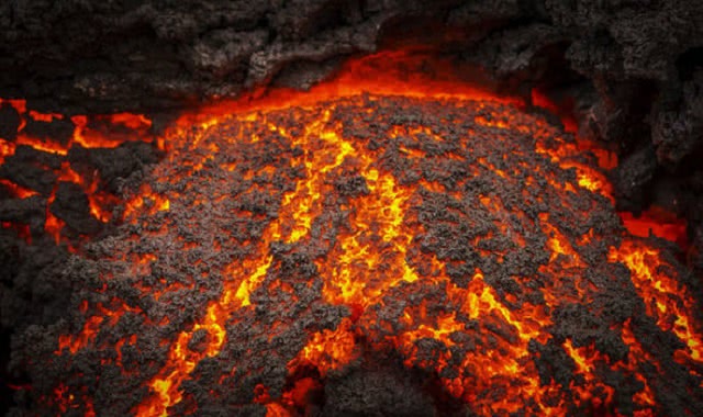 科学家警告黄石火山喷发可能是由在美国下面上升的岩浆房引起的