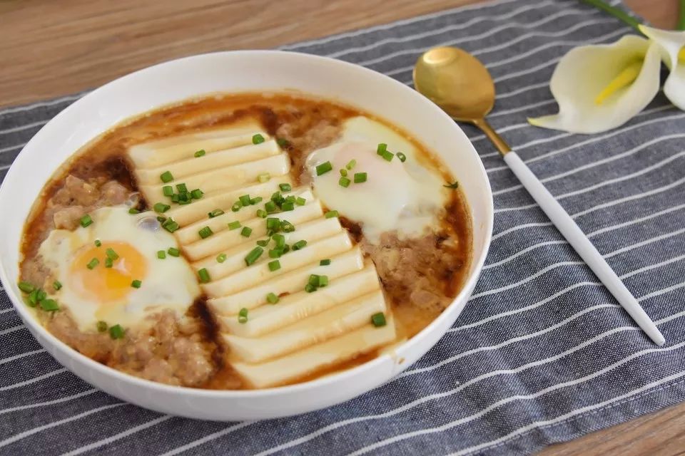 豆腐抱蛋—美味营养食材又很丰富的一道快手菜