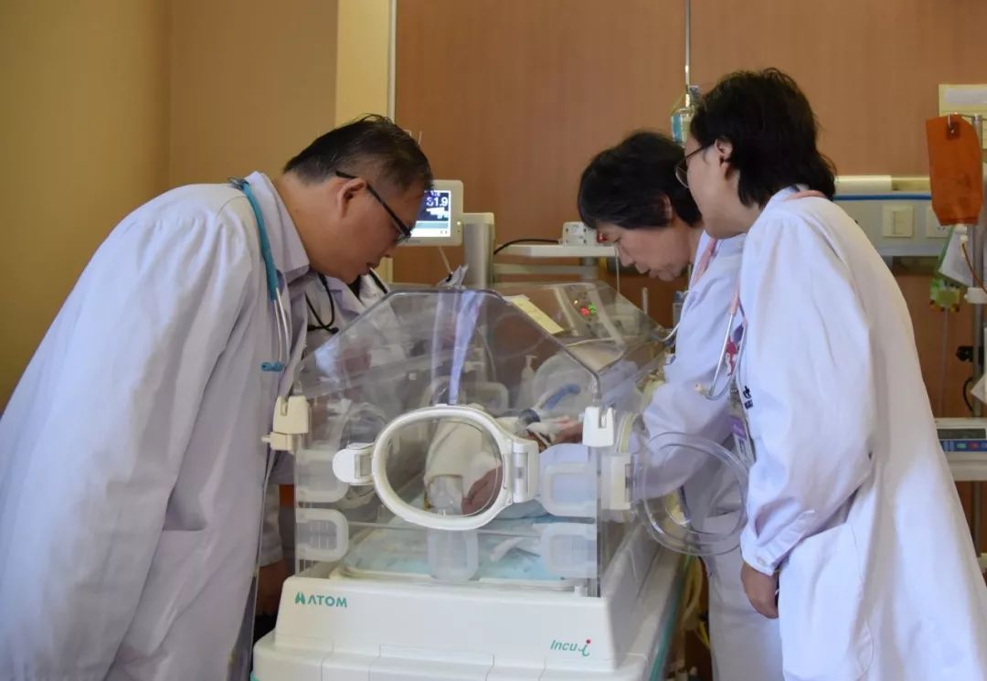 25周900克早產兒,經我院百日精心照護健康出院