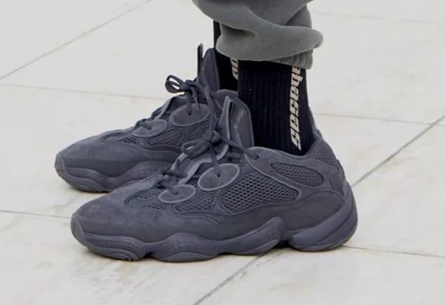 純黑 yeezy 500 將於下週末發售!