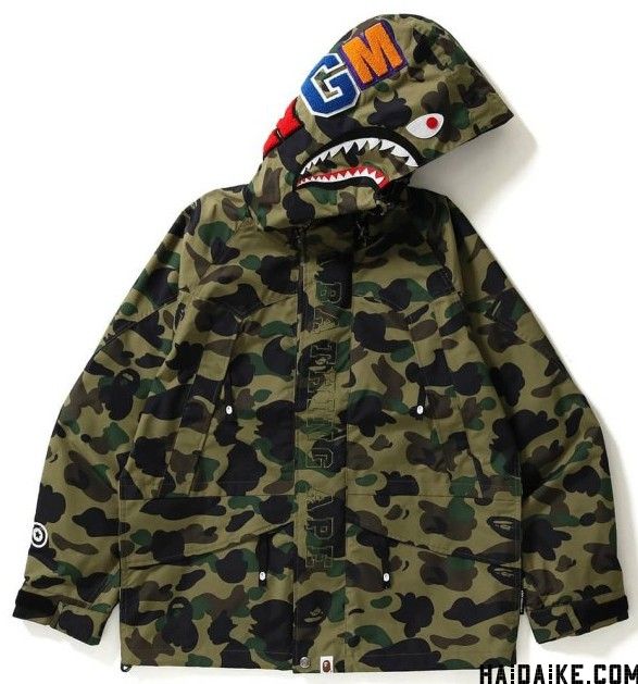 日本买a Bathing Ape 表参道店 鲨鱼服