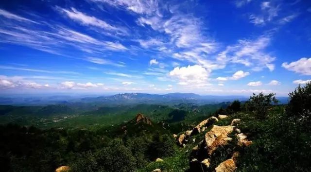 地址:河北承德豐寧縣西北部大灘鎮 霧靈山▼ 是燕山山脈的主峰, 