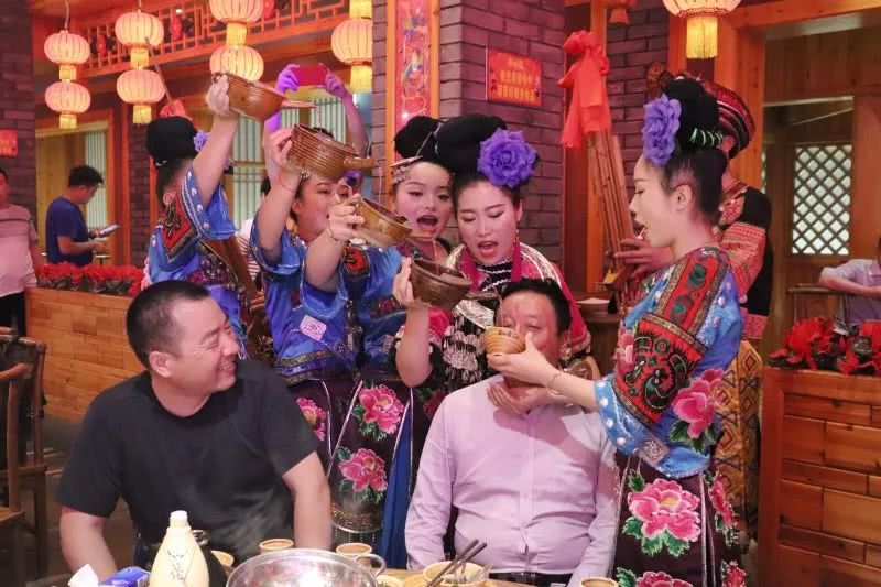 亮欢寨这锅酸汤鱼,不仅是非遗美食,还代表贵州上过《舌尖3!