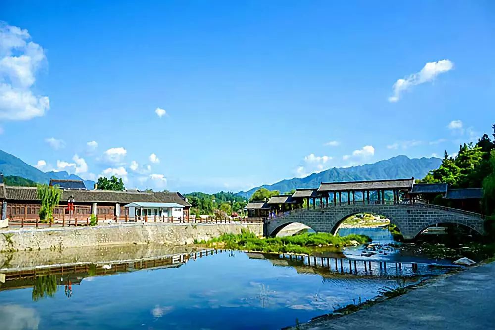 華 陽 古 鎮◆◆深山古鎮華陽古鎮始於秦晉,是歷史上有名的古道驛站