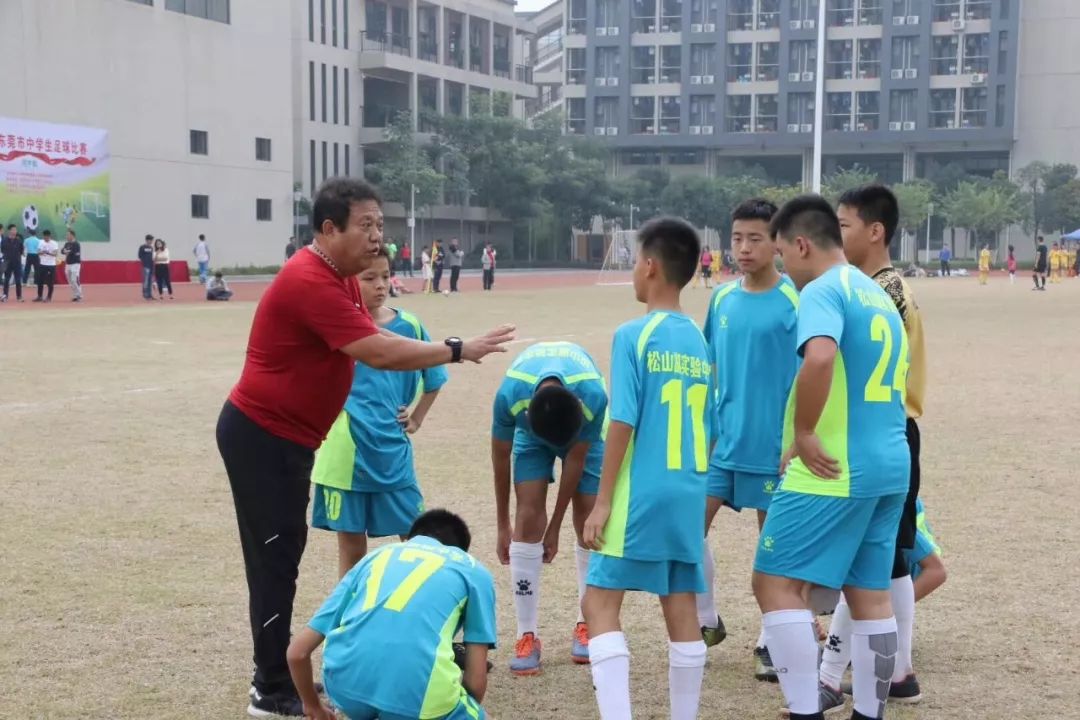 松山湖实验中学足球队图片