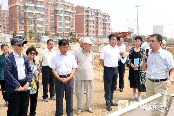 縣領導王文佳,郭喜春,張文廣陪同.在二道漠河大橋察看