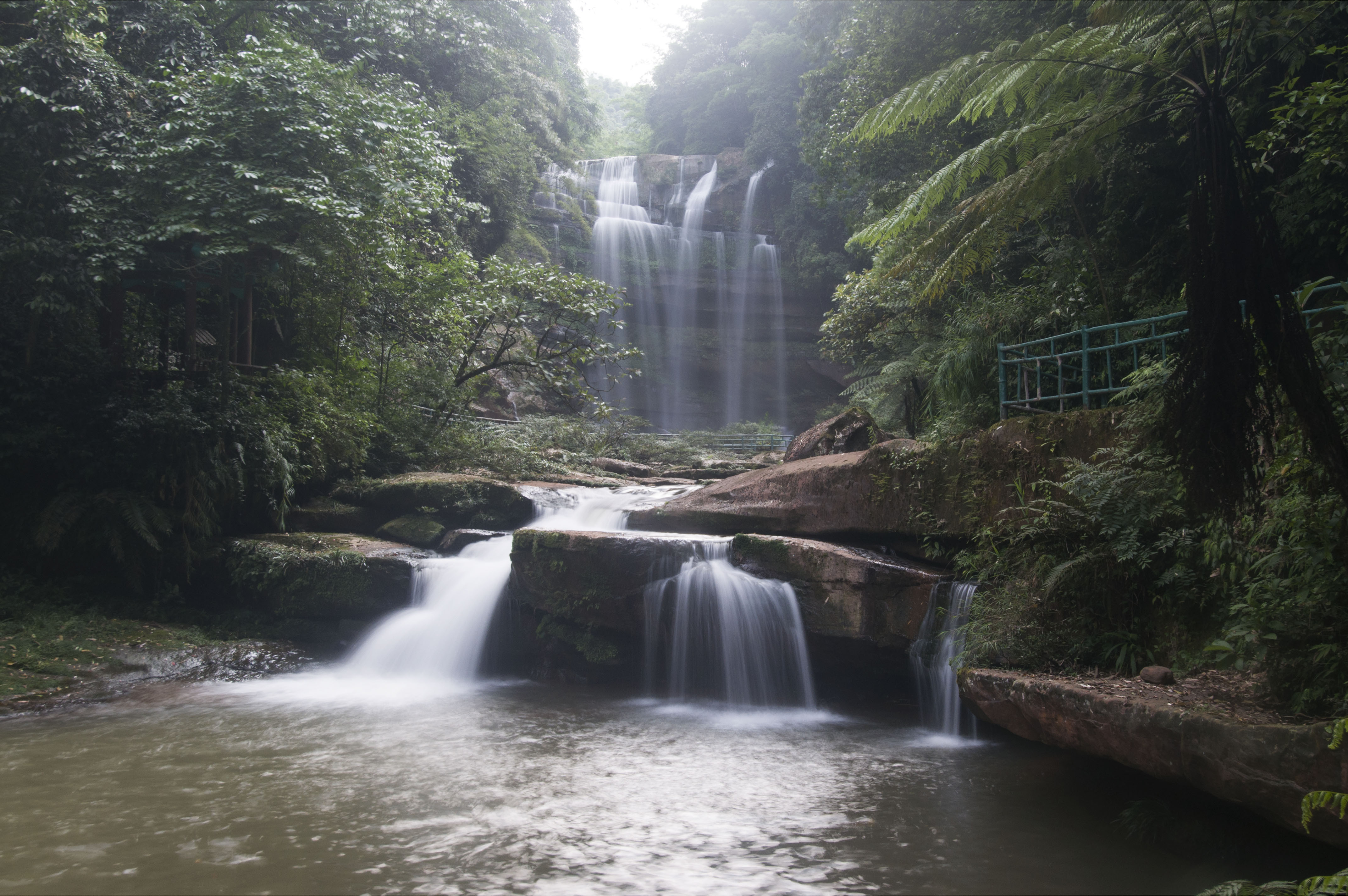 贵州赤水:四洞沟风景区瀑布壮观神奇