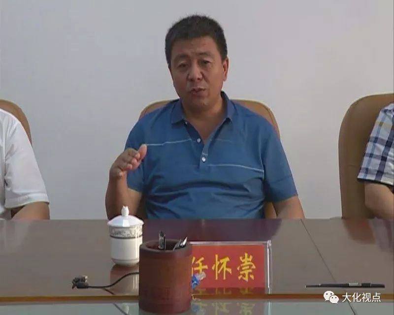 覃豪 摄仪式上,中合三农集团运营总裁任怀崇就项目合作问题作发言.