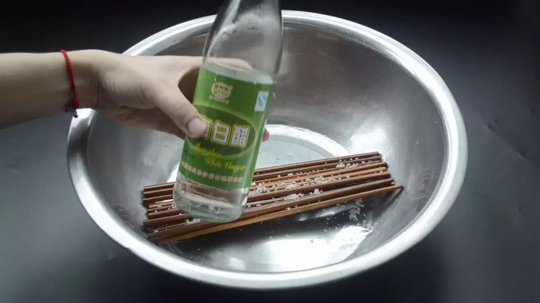 【用】新买的筷子这样处理一下,不发霉也不生菌!