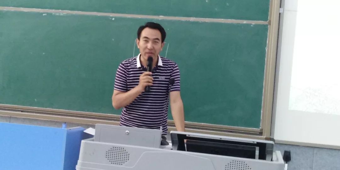 王普访段升齐现场学生们热情高涨,纷纷表示通过现场书写示范进行面对