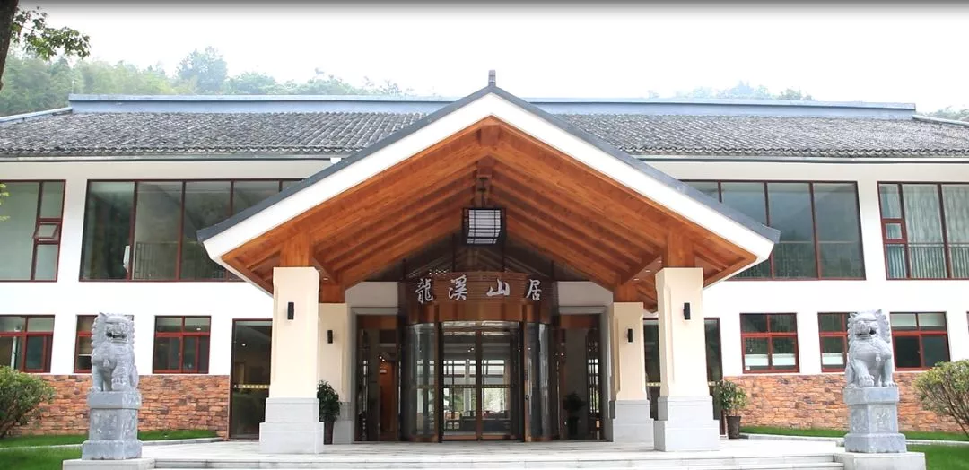 住西九華山任意酒店,免票暢玩所有景點!