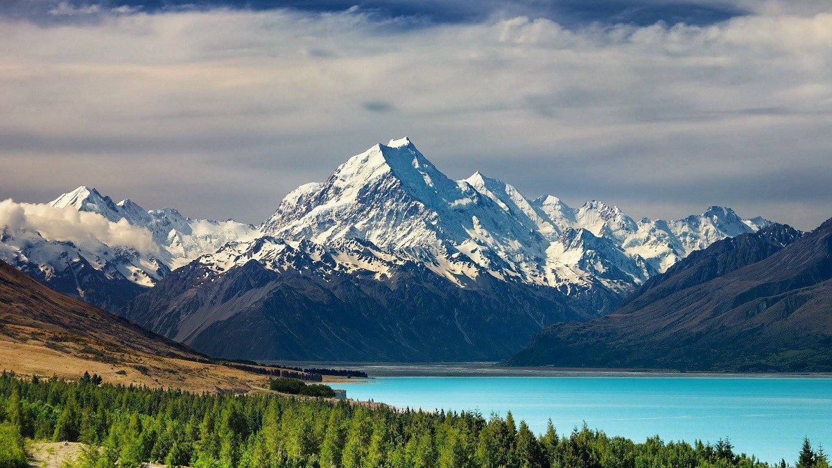 世界十大最美山峰图片