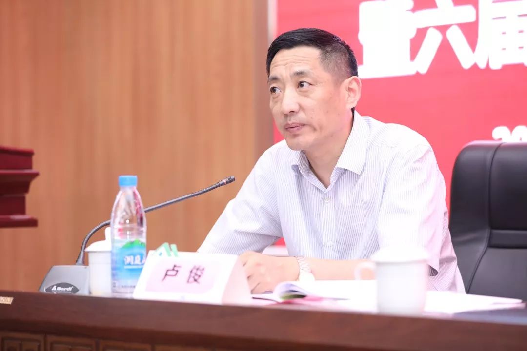 一次理事会由苏州市会议中心物业管理股份有限公司总经理卢俊先生主持