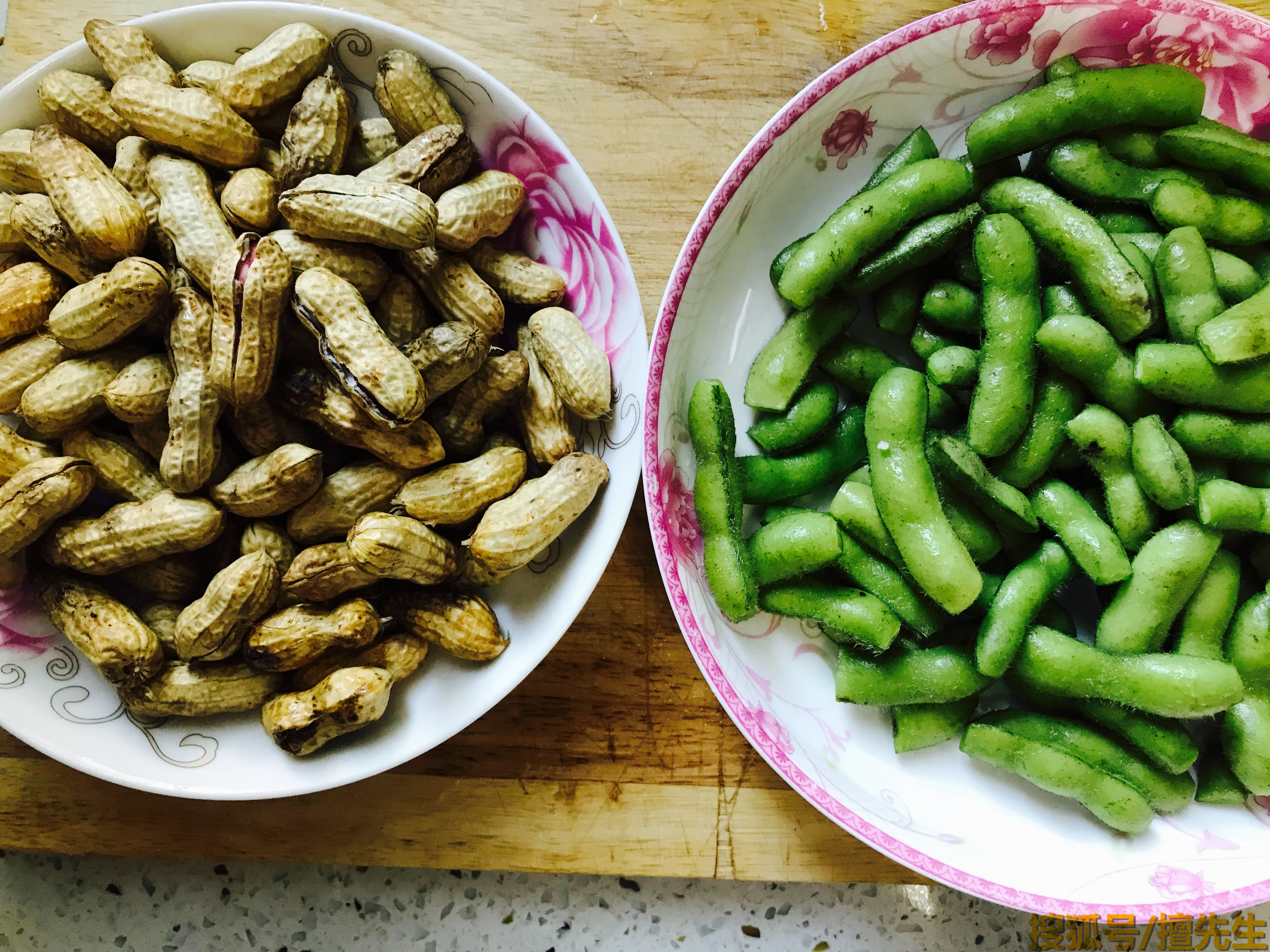 1 12 盐水毛豆,盐水花生是夏季大排档桌桌必点美食,也是看各类赛事的