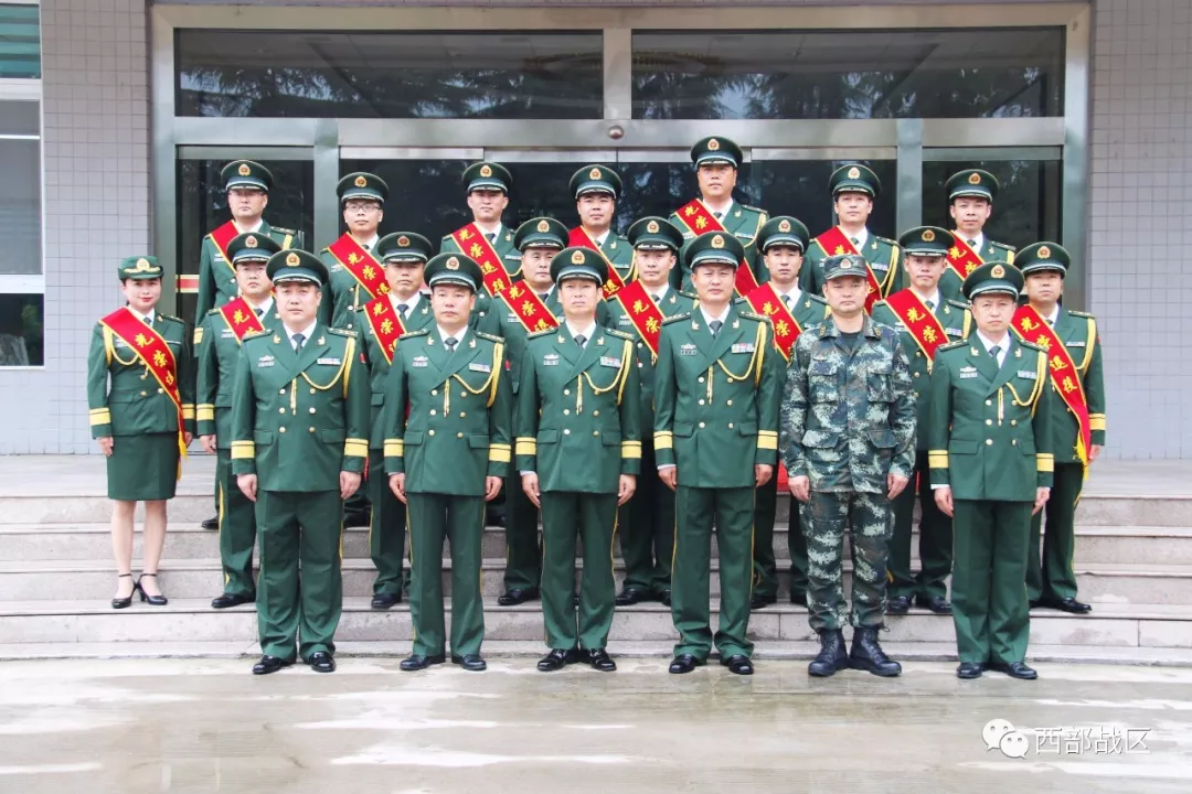 武警宝鸡支队为2018年度转业干部举行退役仪式