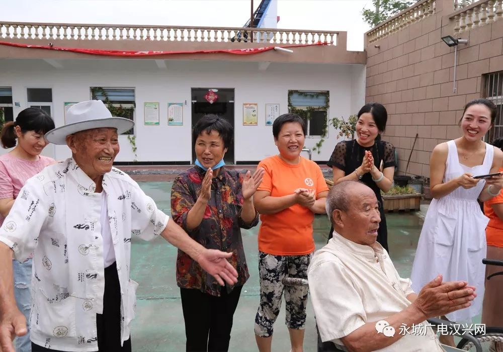 6月27日上午,韩国友人郑多燕, 天使哥吴满胜等带领团队走进永城市