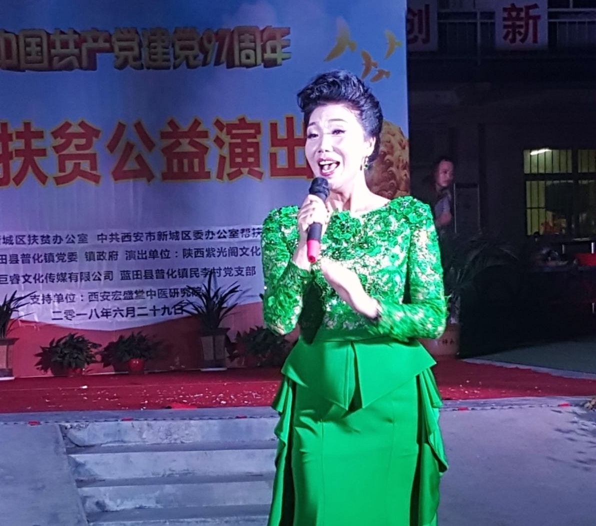 著名的女高音歌唱家景梅精彩演出著名的男高音歌唱家高波精彩演出歌手