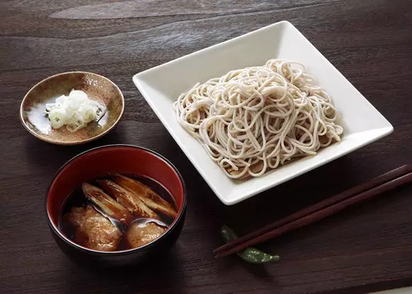 日本:荞麦面日本人所食用的荞麦面含有具有抗癌功能的维生素b17,它的