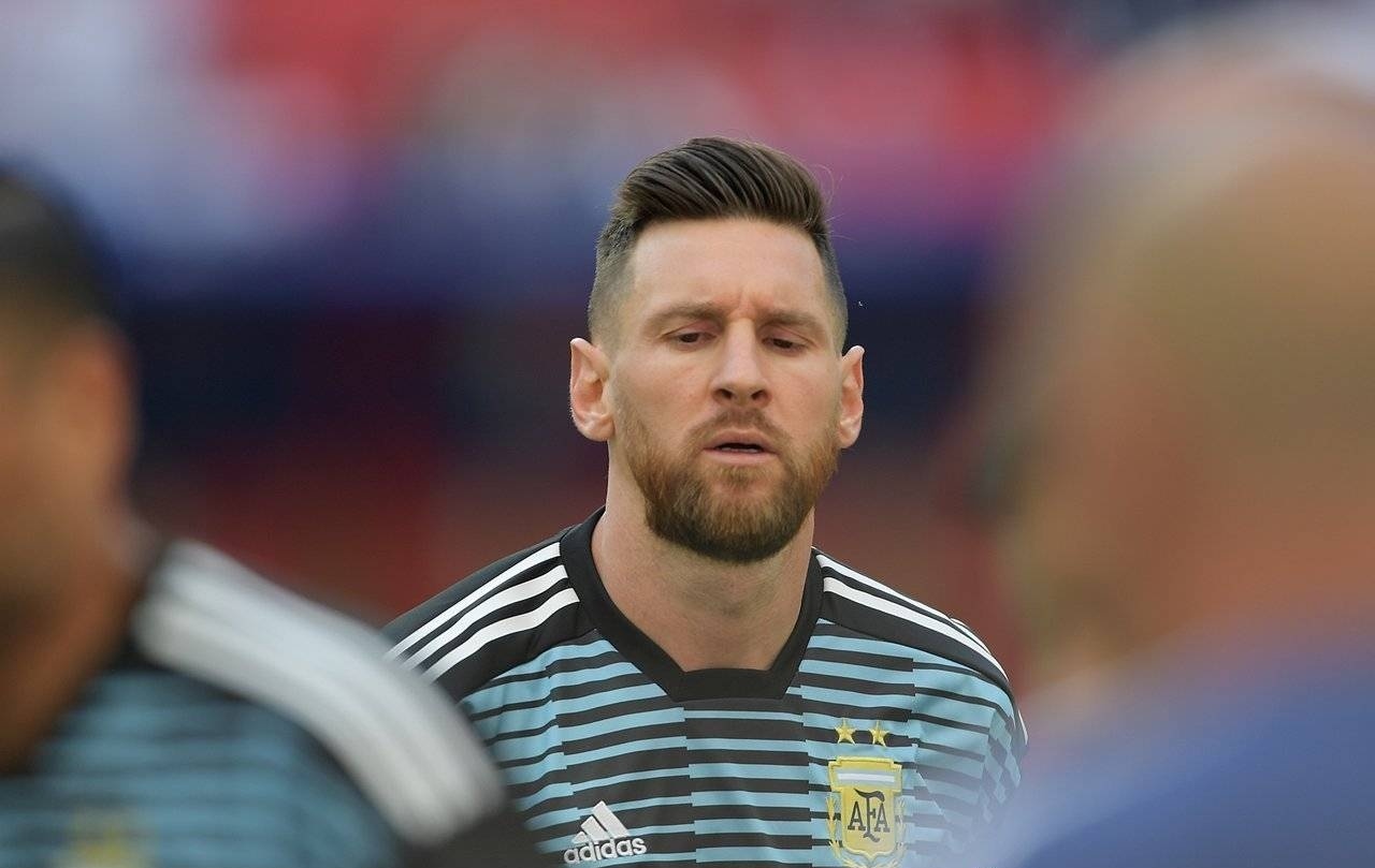 八分一决赛阿根廷vs法国 梅西帅气发型登场