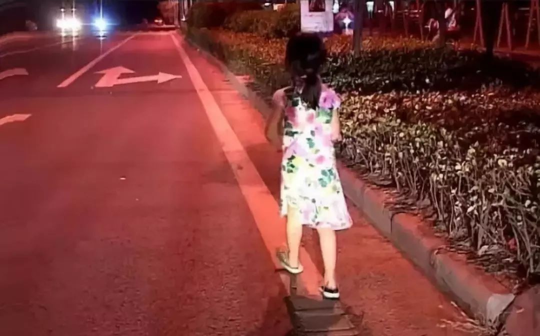 桂林步行街精神病女子图片