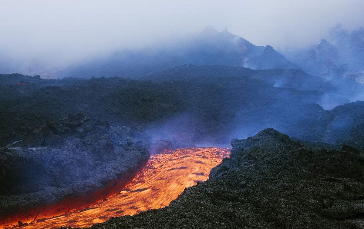 普鲁火山图片