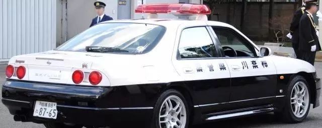 在日本開警車真是太幸福了為了經典車型我願意辭職做警車司機