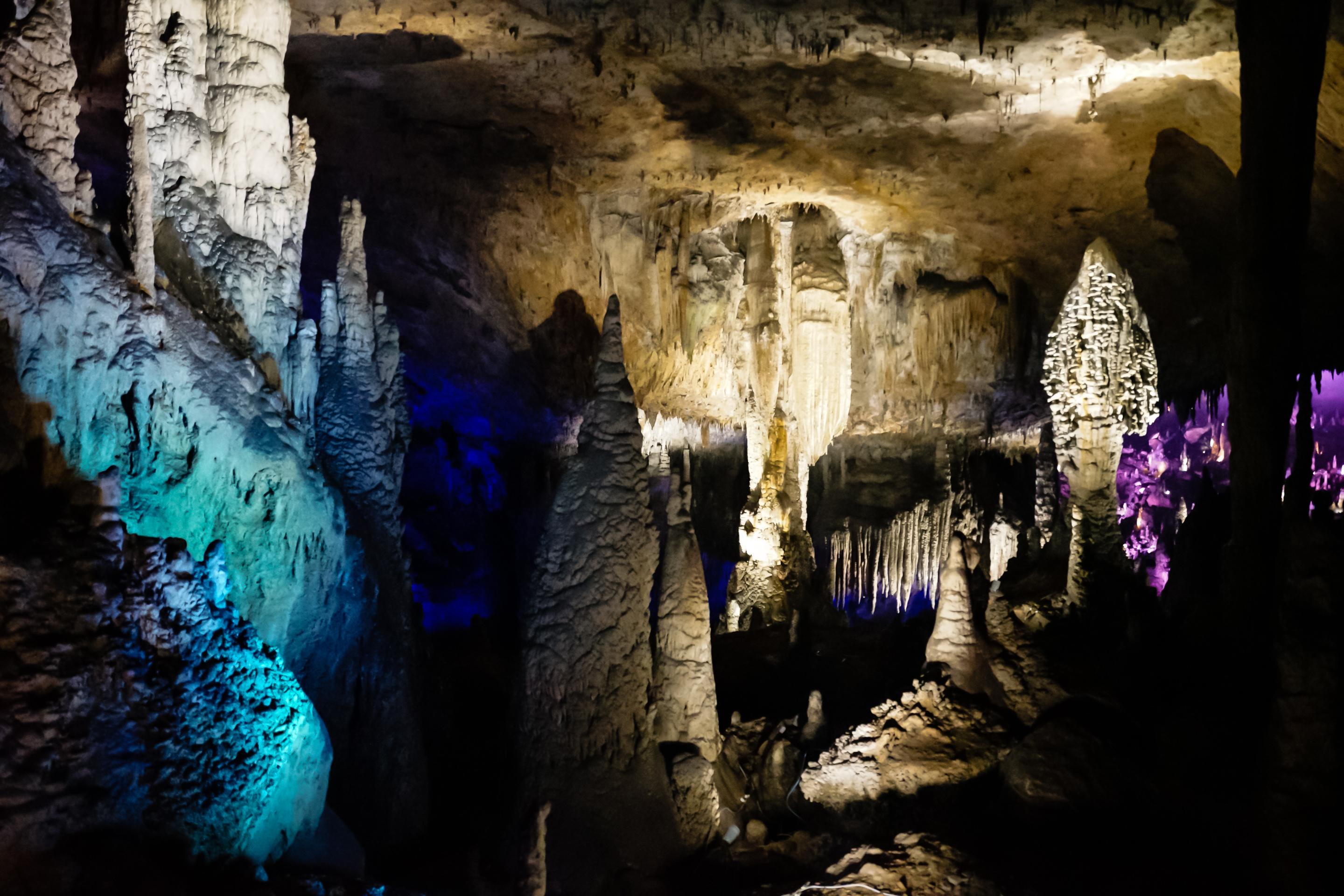 总面积250万平方米的三层溶洞藏在湖南张家界 距今已有三亿八千万年!