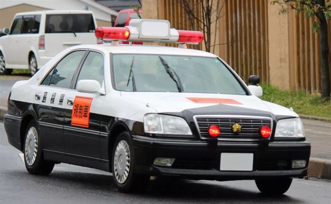 在日本开警车真是太幸福了为了经典车型我愿意辞职做警车司机