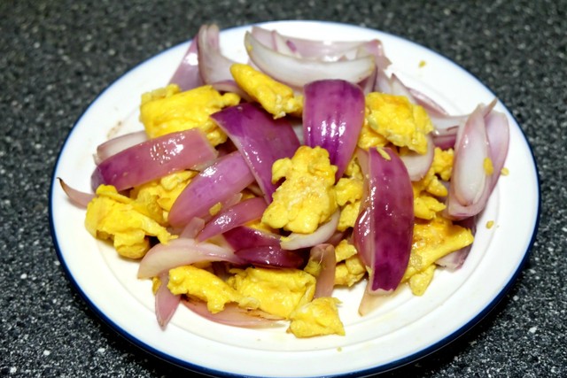 紫洋葱炒鸡蛋图片