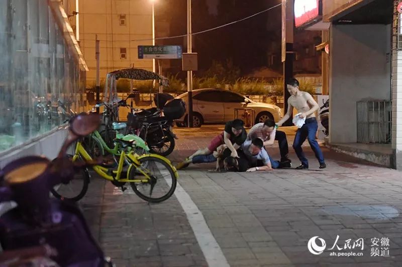 民警佯裝醉鬼罵街!只為一個目的