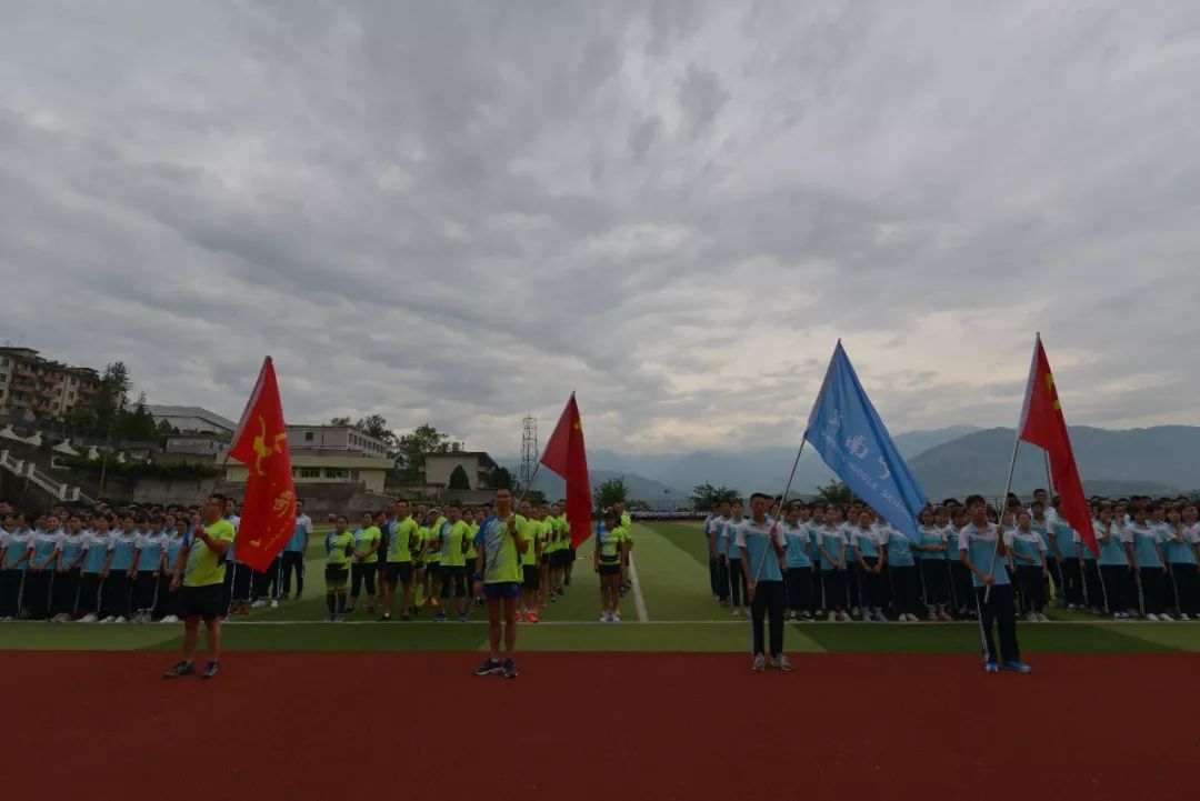 用這樣的方式慶祝建黨97週年寧南中學與寧南跑團在行動